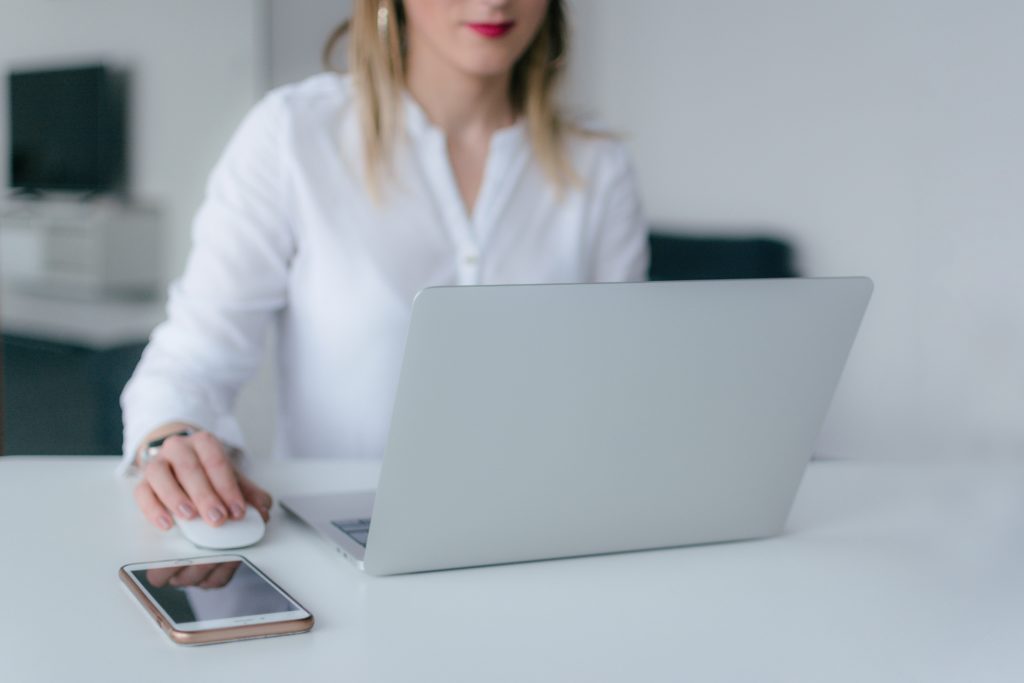 woman-using-silver-laptop-2265488-1024x683